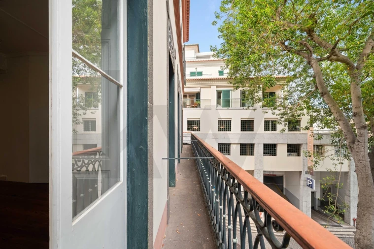 Loja para Arrendamento em Funchal (São Pedro) Foto 14