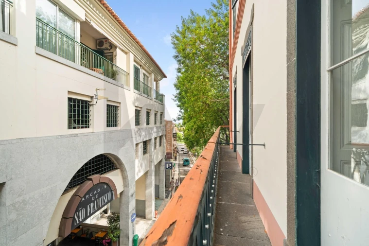 Loja para Arrendamento em Funchal (São Pedro) Foto 6