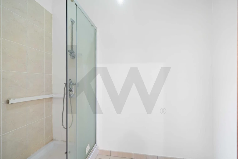 Loja para Arrendamento em Funchal (São Pedro) Foto 18