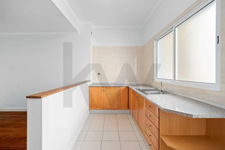 Loja para Arrendamento em Funchal (São Pedro) Foto 16