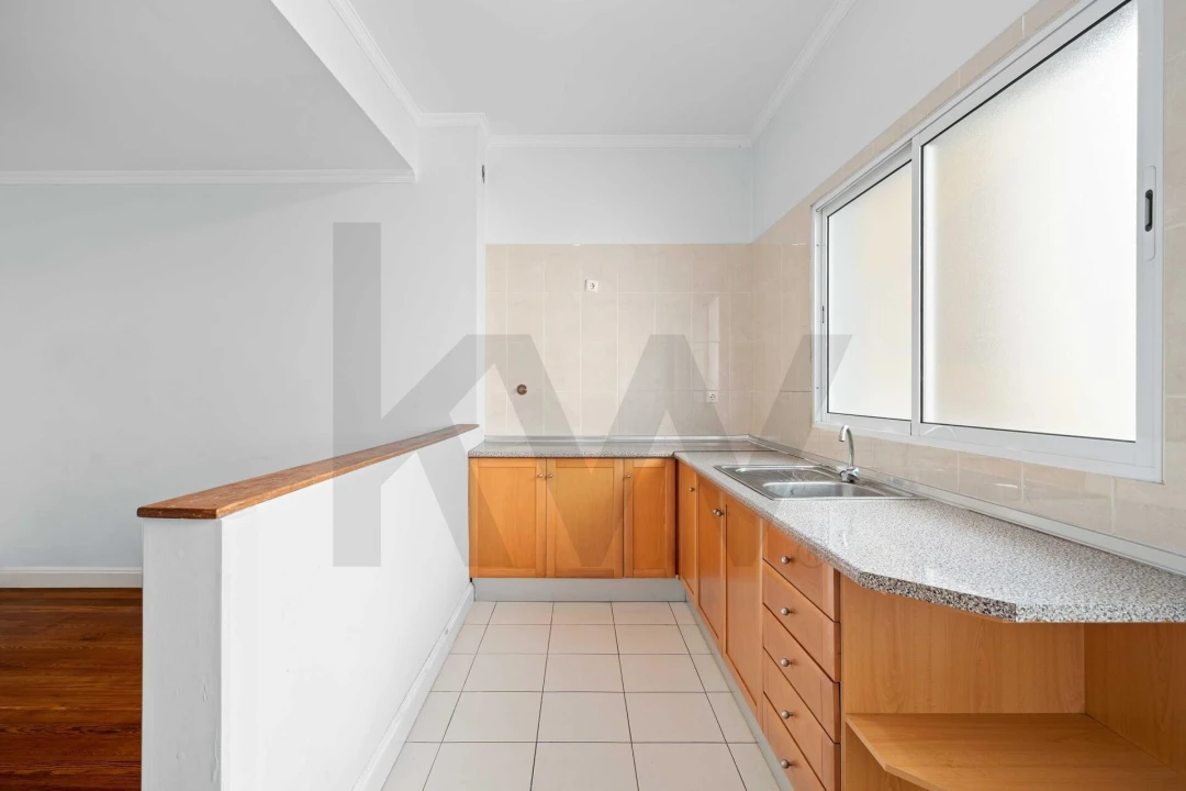 Loja para Arrendamento em Funchal (São Pedro) Foto 16