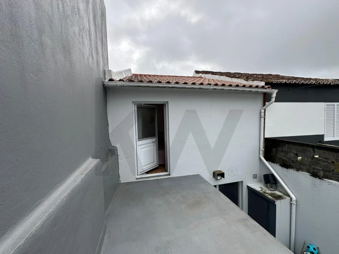 Moradia T2 para Venda em Capelas Foto 10