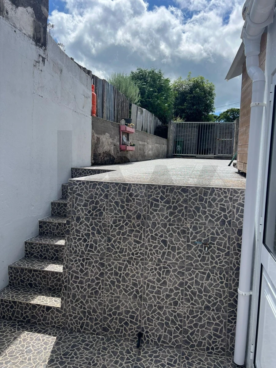 Moradia T2 para Venda em Capelas Foto 10