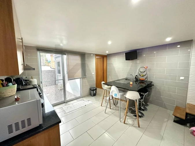 Moradia T2 para Venda em Capelas Foto 3