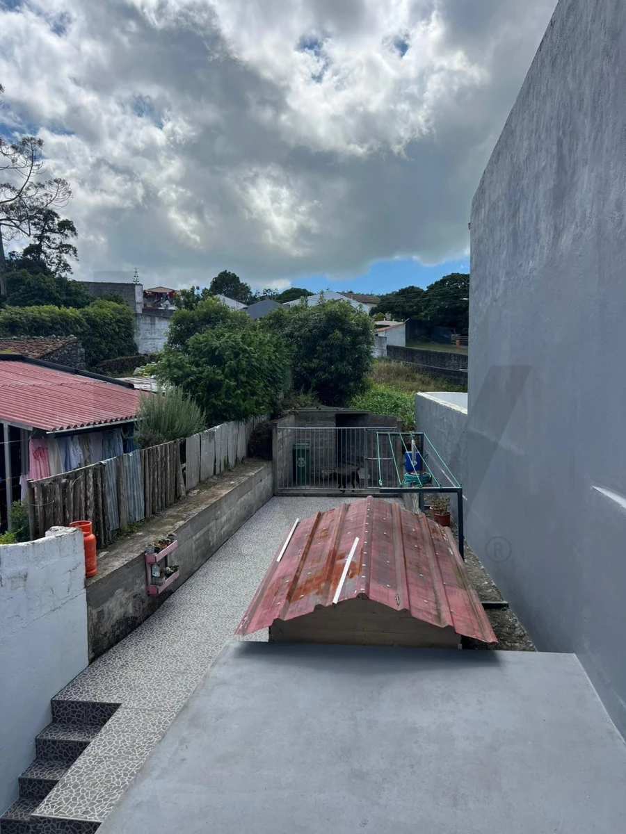 Moradia T2 para Venda em Capelas Foto 11