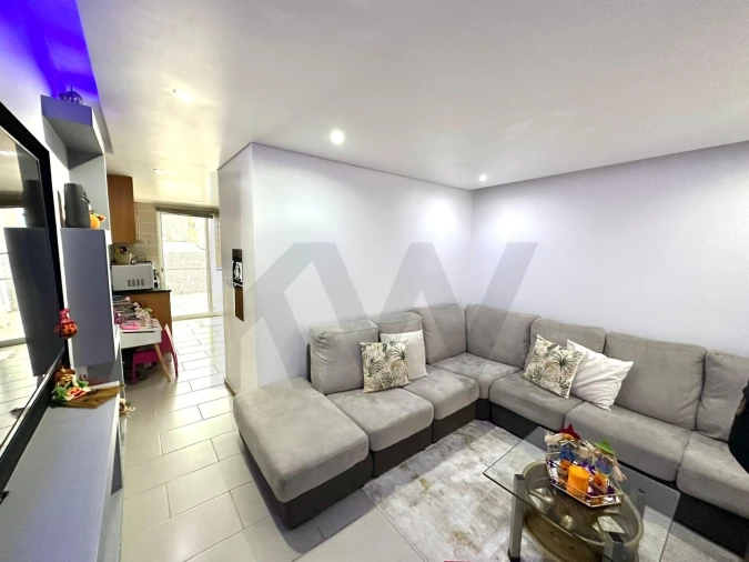 Moradia T2 para Venda em Capelas Foto 2