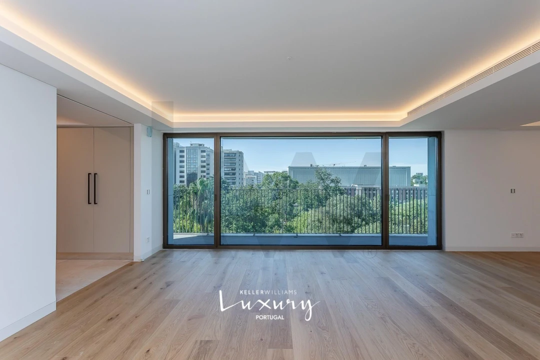 Apartamento T4 para Venda em Alvalade Foto 6