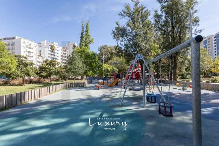 Apartamento T4 para Venda em Alvalade Foto 40