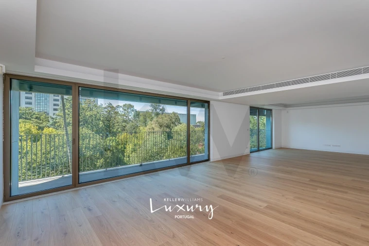 Apartamento T4 para Venda em Alvalade Foto 9