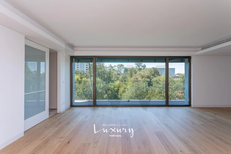 Apartamento T4 para Venda em Alvalade Foto 2