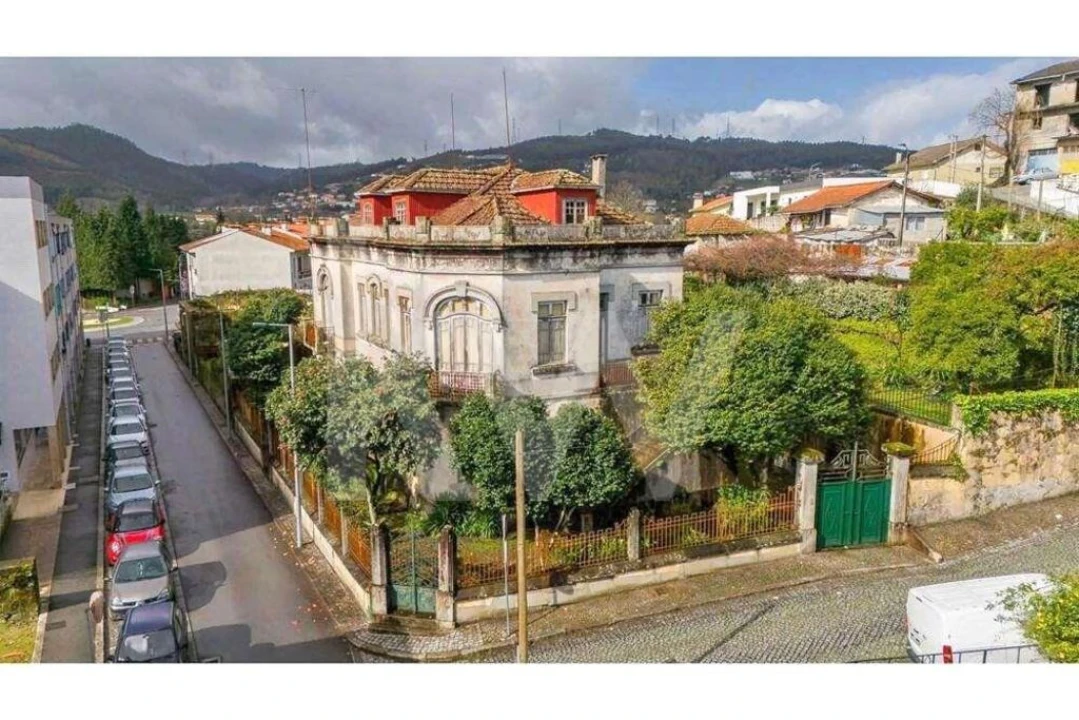 Moradia T8 para Venda em Povoa de Lanhoso (N. Senhora do Amparo) Foto 1