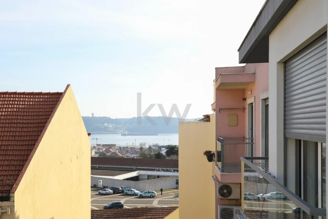 Apartamento T4 para Venda em Ajuda Foto 31