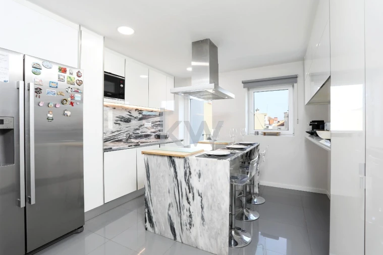 Apartamento T4 para Venda em Ajuda Foto 5