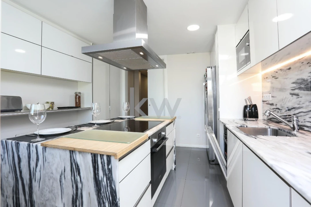 Apartamento T4 para Venda em Ajuda Foto 3