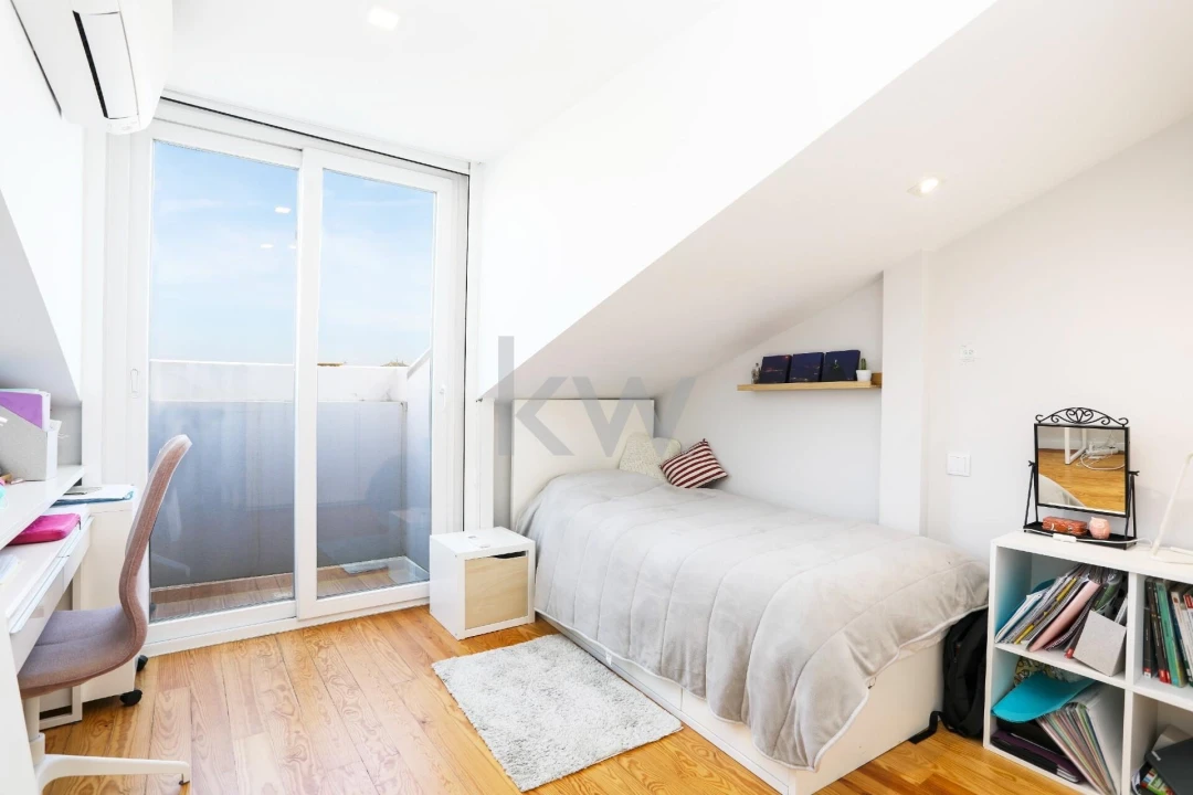 Apartamento T4 para Venda em Ajuda Foto 16