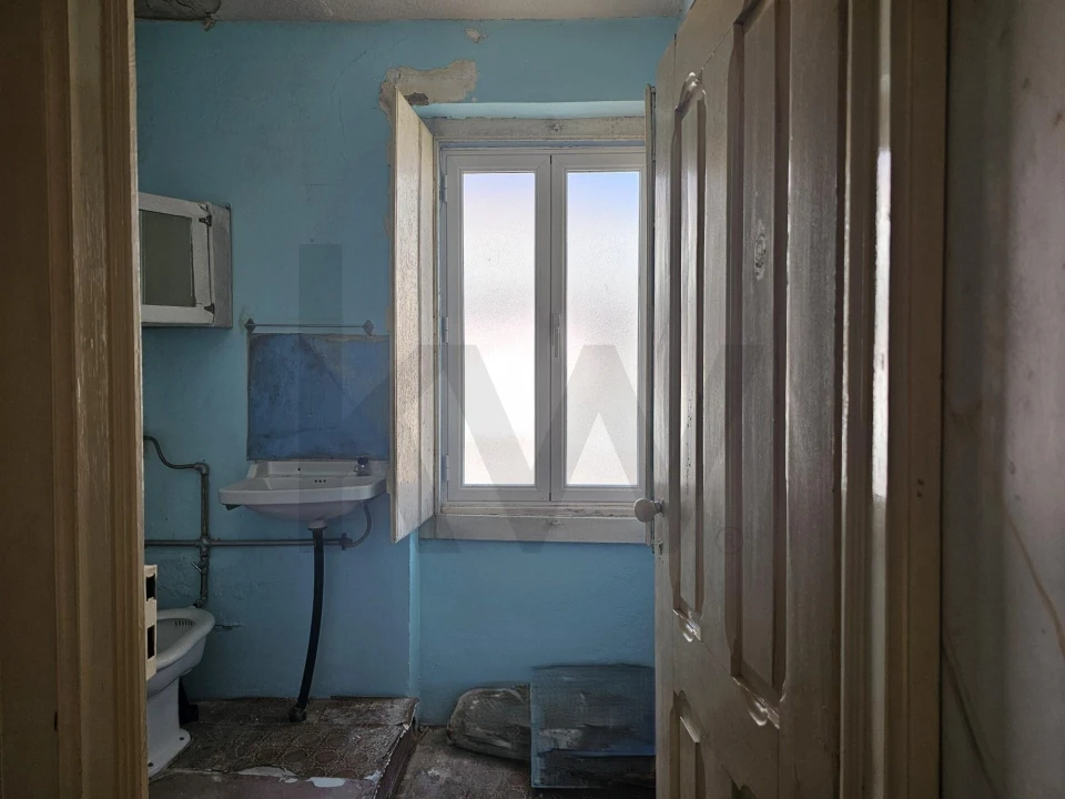 Prédio para Venda em Couço Foto 44