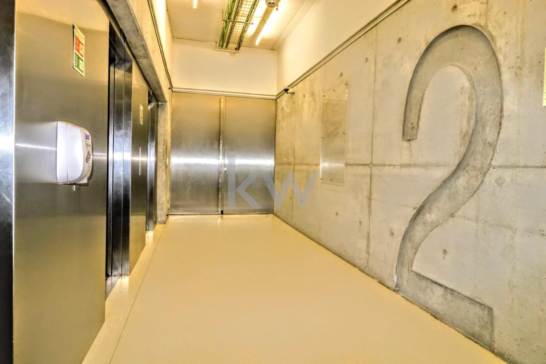 Escritório para Arrendamento em Porto Salvo Foto 13