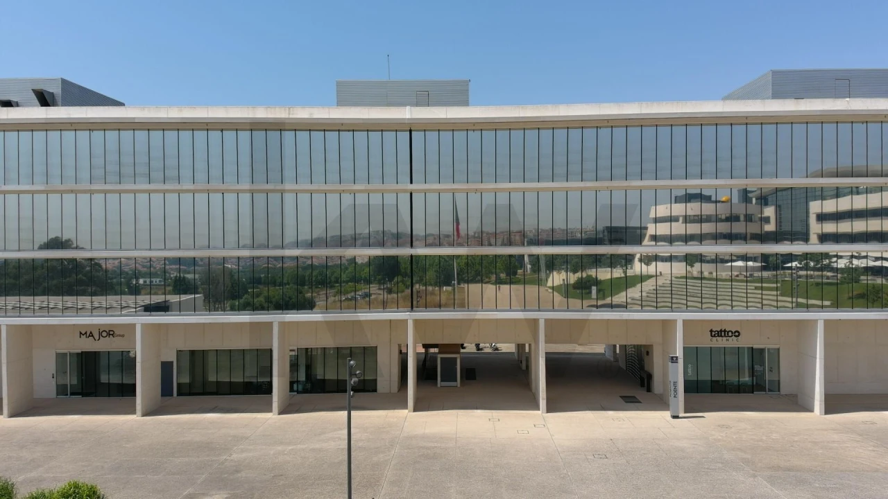 Escritório para Arrendamento em Porto Salvo Foto 1