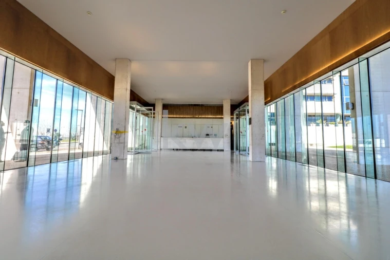 Escritório para Arrendamento em Porto Salvo Foto 12
