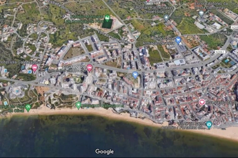 Moradia T3 para Venda em Armação de Pera Foto 21