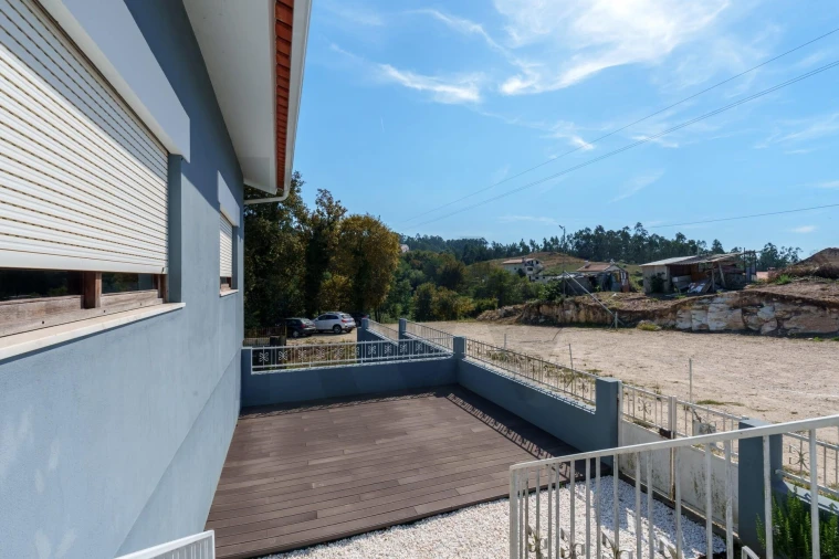 Moradia T4 para Venda em O. Azeméis, Riba-Ul, Ul, Macinhata Seixa, Madail Foto 9