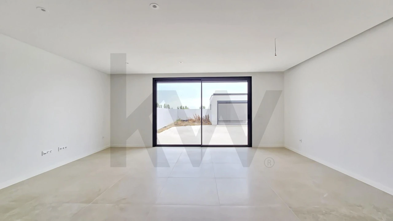 Moradia T4 para Venda em Aradas Foto 2