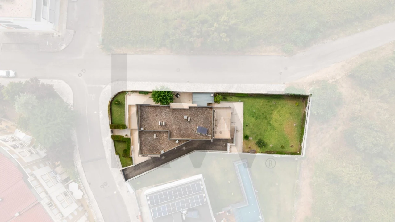 Moradia T5 para Venda em Eiras e São Paulo de Frades Foto 66