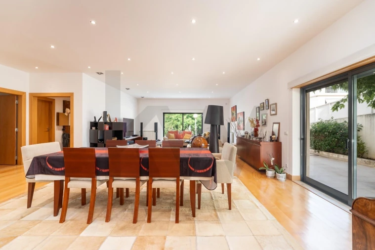 Moradia T5 para Venda em Eiras e São Paulo de Frades Foto 3