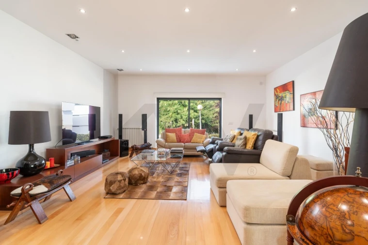 Moradia T5 para Venda em Eiras e São Paulo de Frades Foto 5