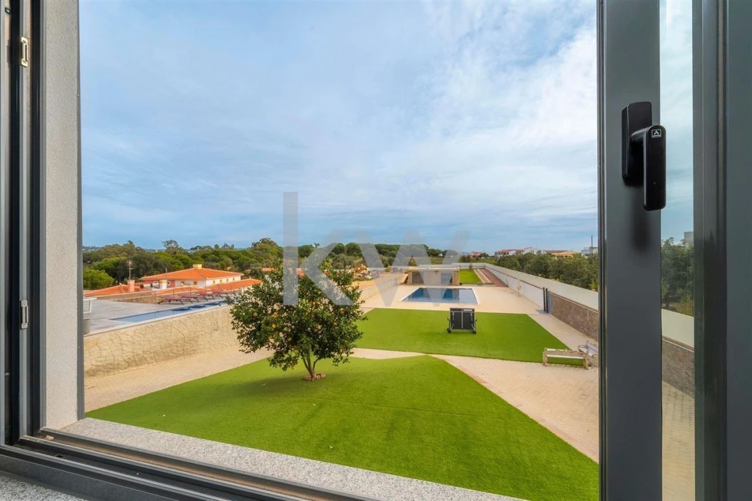 Moradia T2 para Venda em Albufeira e Olhos de Água Foto 10