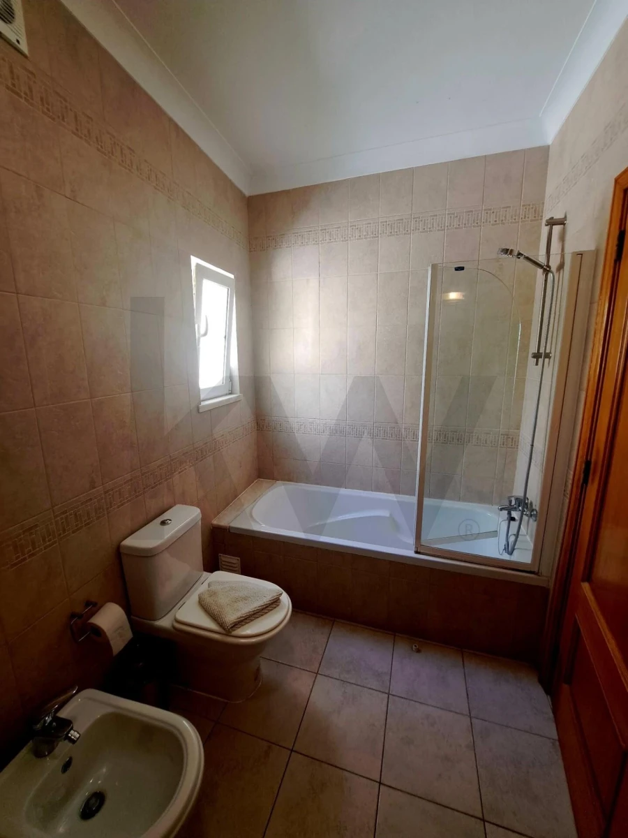 Prédio para Venda em Budens Foto 9