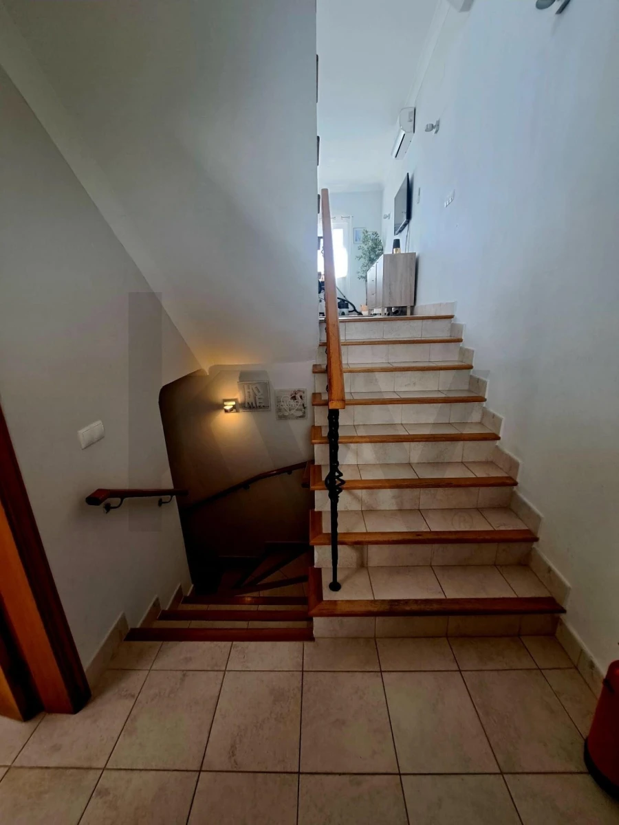 Prédio para Venda em Budens Foto 2