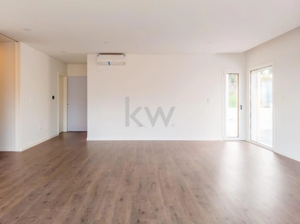 Moradia T4 para Venda em Pontinha e Famões Foto 12