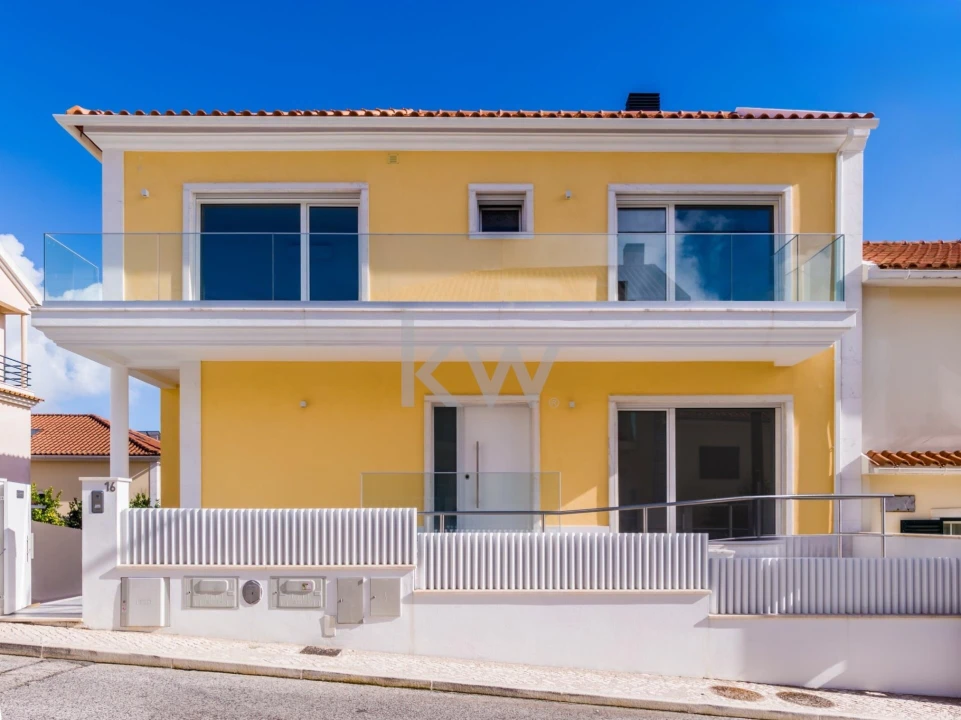 Moradia T4 para Venda em Pontinha e Famões Foto 2