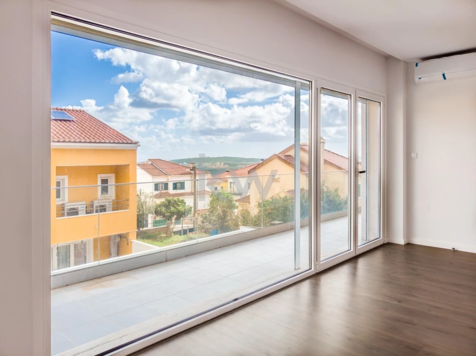 Moradia T4 para Venda em Pontinha e Famões Foto 5