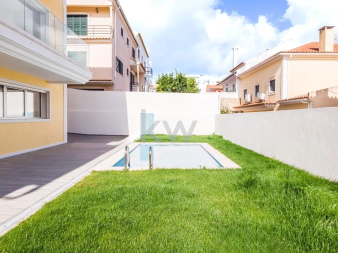 Moradia T4 para Venda em Pontinha e Famões Foto 21