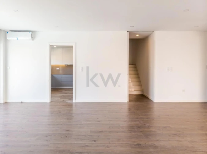 Moradia T4 para Venda em Pontinha e Famões Foto 6