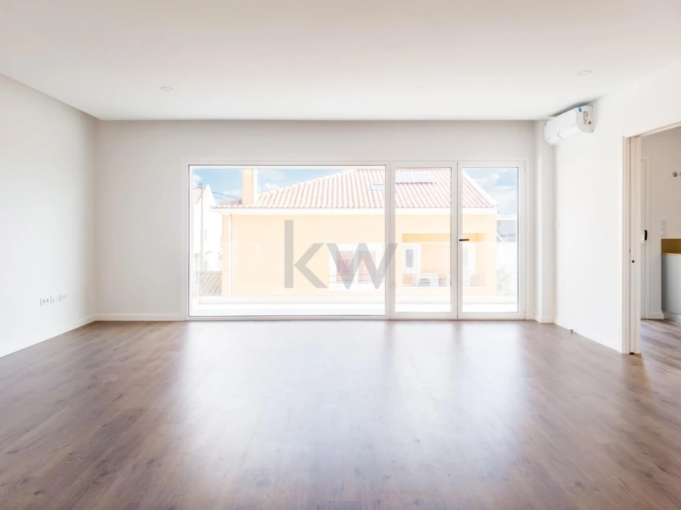 Moradia T4 para Venda em Pontinha e Famões Foto 4