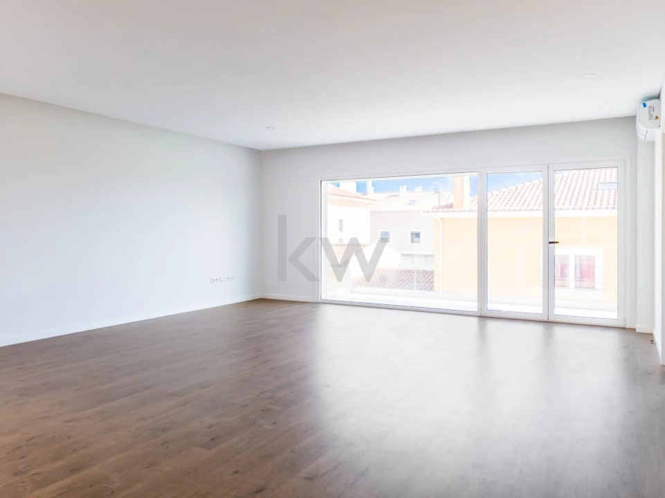 Moradia T4 para Venda em Pontinha e Famões Foto 3