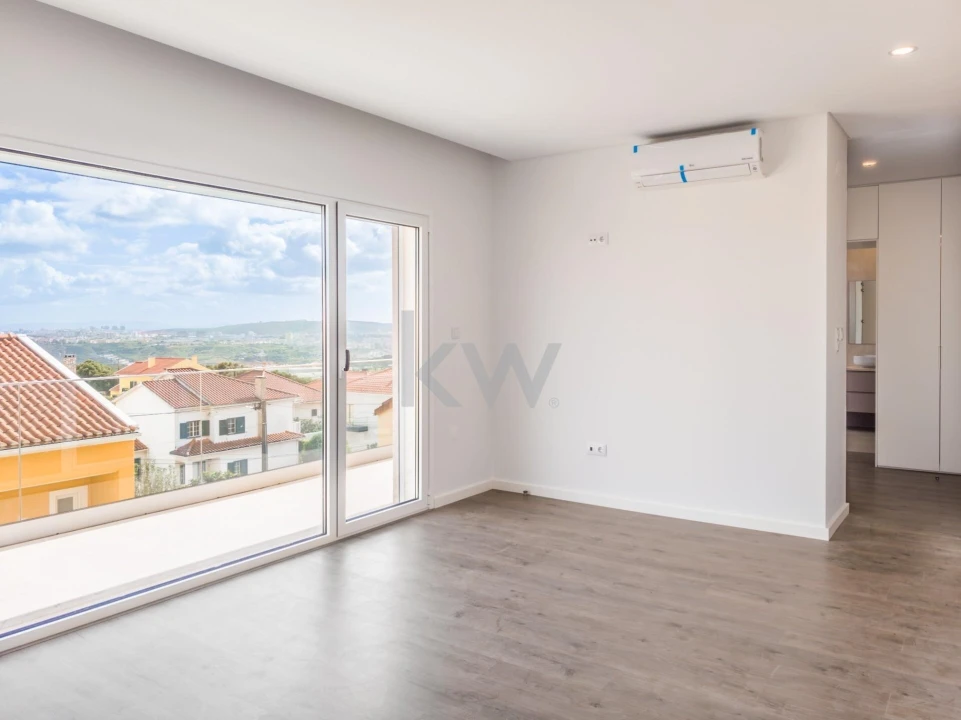 Moradia T4 para Venda em Pontinha e Famões Foto 24