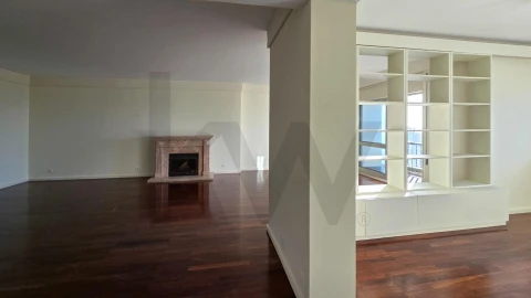 Apartamento T4 para Venda em Aldoar, Foz do Douro e Nevogilde