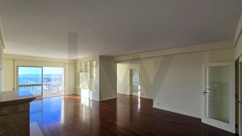 Apartamento T4 para Venda em Aldoar, Foz do Douro e Nevogilde