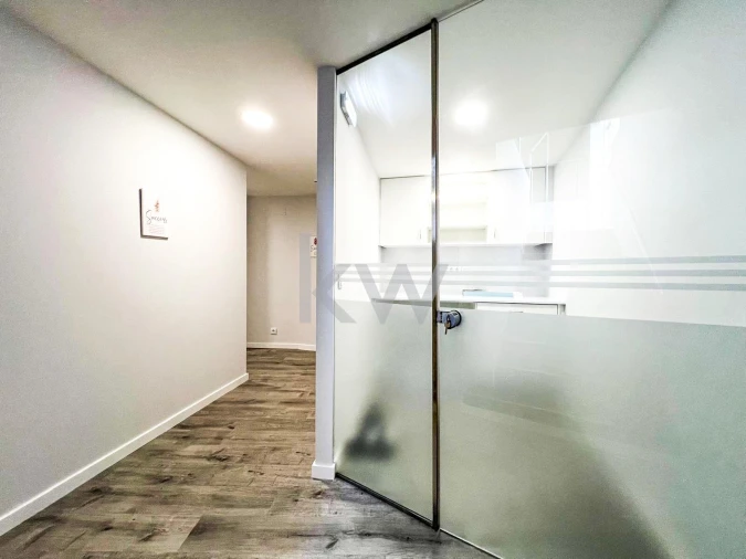 Loja para Venda em Mafamude e Vilar do Paraíso Foto 13