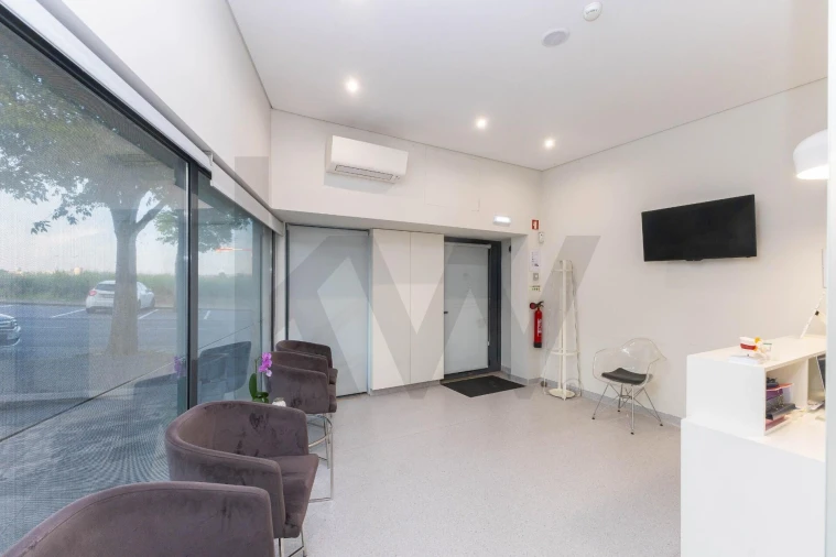 Loja para Venda em Santa Marinha e São Pedro da Afurada Foto 6