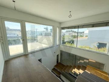 Moradia T3 para Venda em Charneca de Caparica e Sobreda