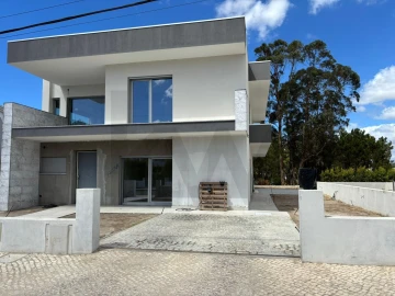 Moradia T3 para Venda em Charneca de Caparica e Sobreda