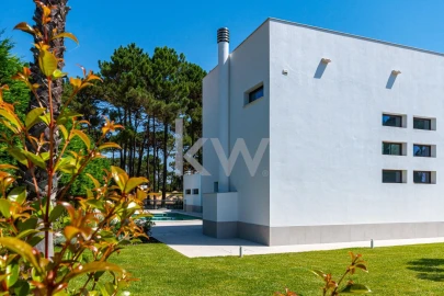 Moradia T4 para Venda em Charneca de Caparica e Sobreda