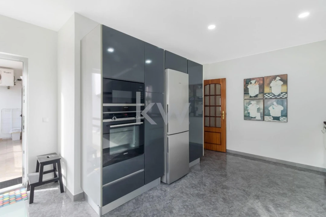 Moradia T5 para Venda em Laranjeiro e Feijó Foto 10