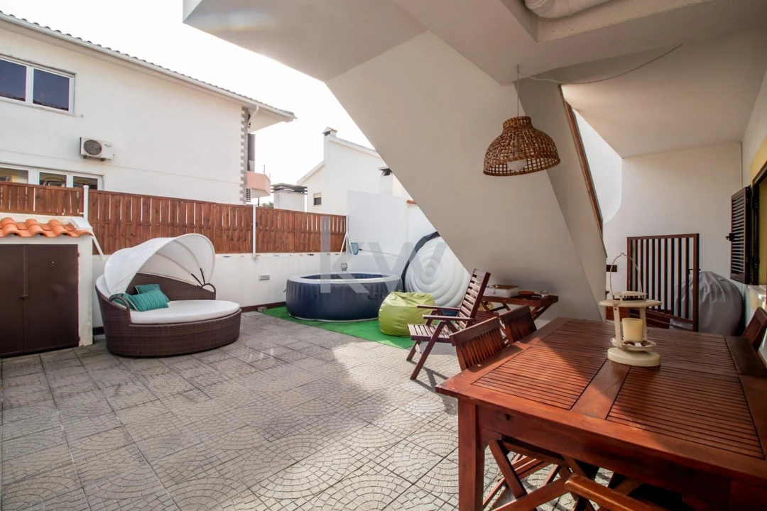 Moradia T5 para Venda em Laranjeiro e Feijó Foto 13