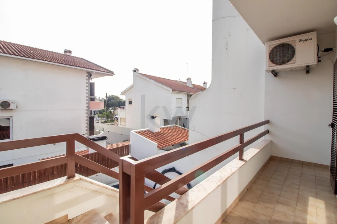 Moradia T5 para Venda em Laranjeiro e Feijó Foto 12